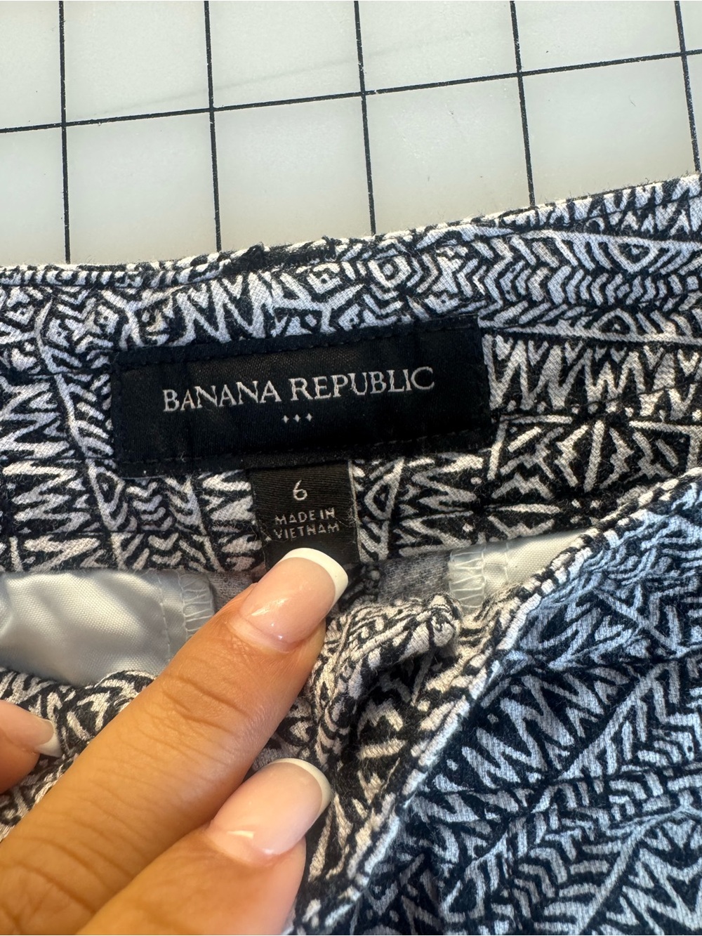 Banana Republic Black & White Geometric Print Bermuda Shorts - Picture 2 of 3